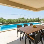 Villa Bella N *